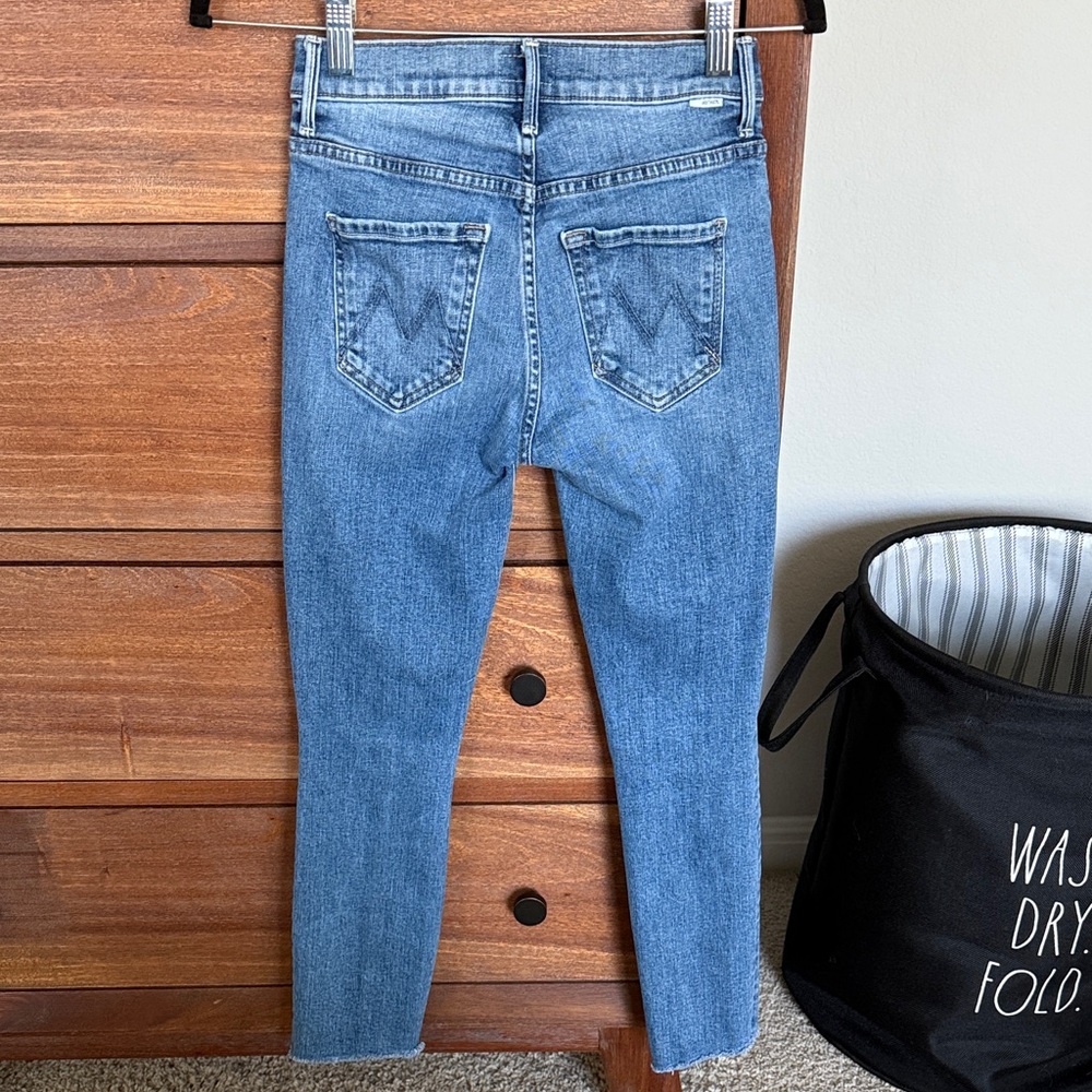 MOTHER The Stunner Ankle Fray Jeans - Size 24